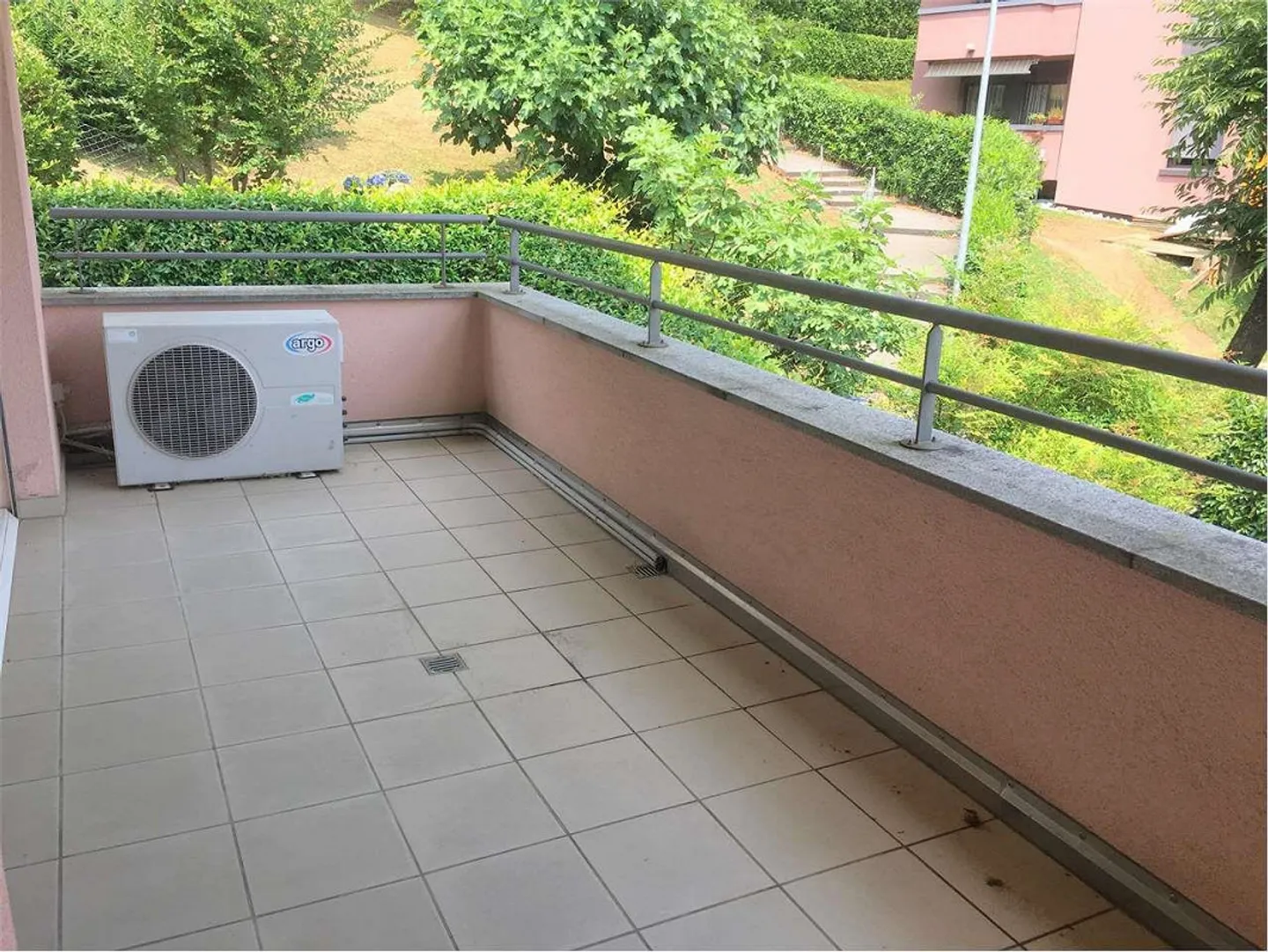Breganzona 2.5 Rooms, Spacious and Bright Apartment - Photo 5 of 13