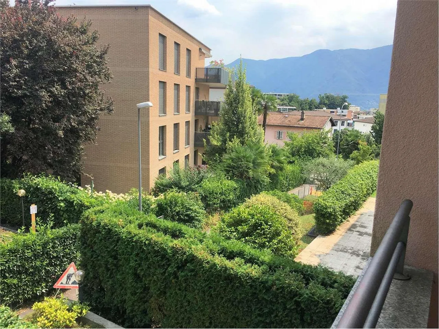 Breganzona 2.5 Rooms, Spacious and Bright Apartment - Photo 7 of 13