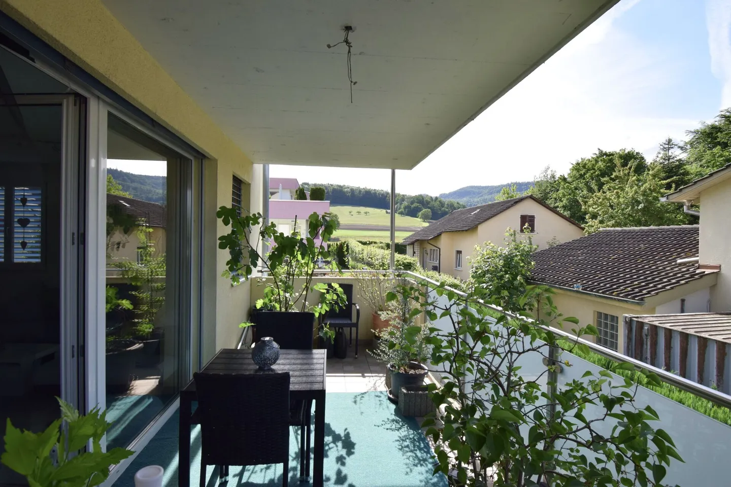 4.5-Zimmer Eigentumswohnung im 1. Obergeschoss mit Balkon! - Foto 1 von 9