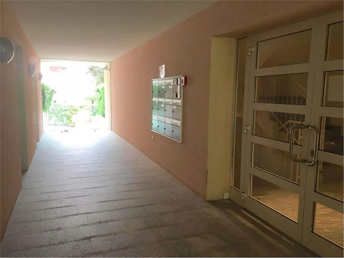 Breganzona 2.5 Rooms, Spacious and Bright Apartment - Photo 9 of 13