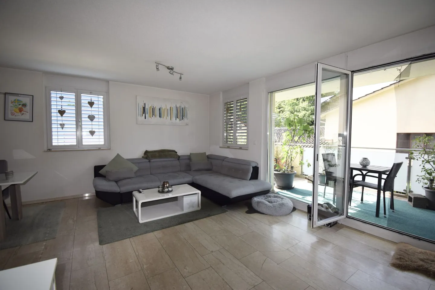 4.5-Zimmer Eigentumswohnung im 1. Obergeschoss mit Balkon! - Foto 3 von 9