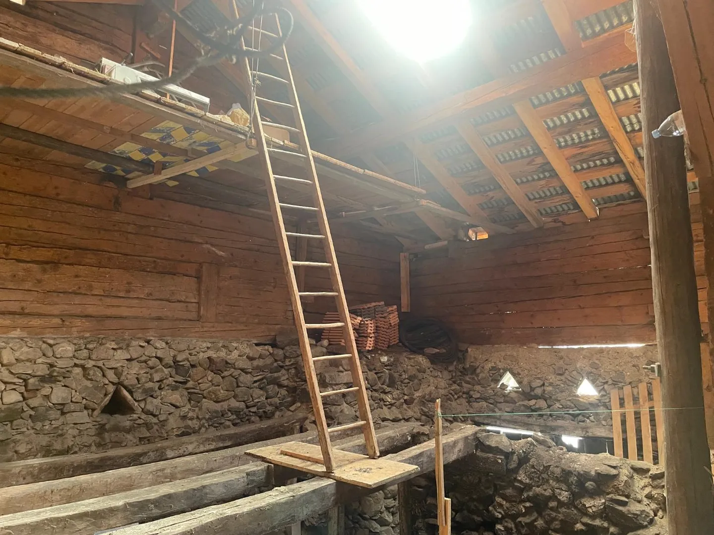 Rustic 1 room - Photo 3 of 5