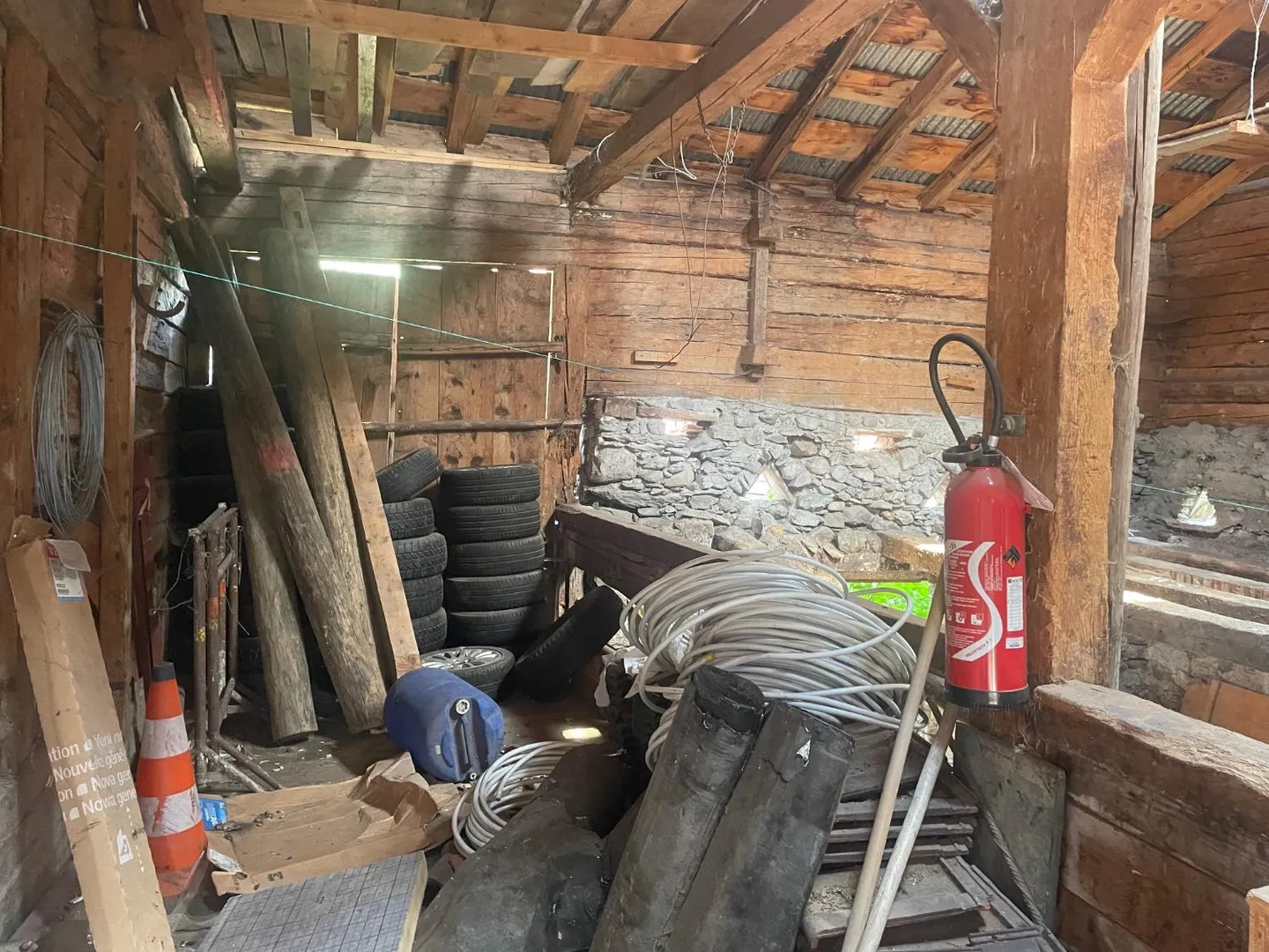 Rustic 1 room - Photo 4 of 5