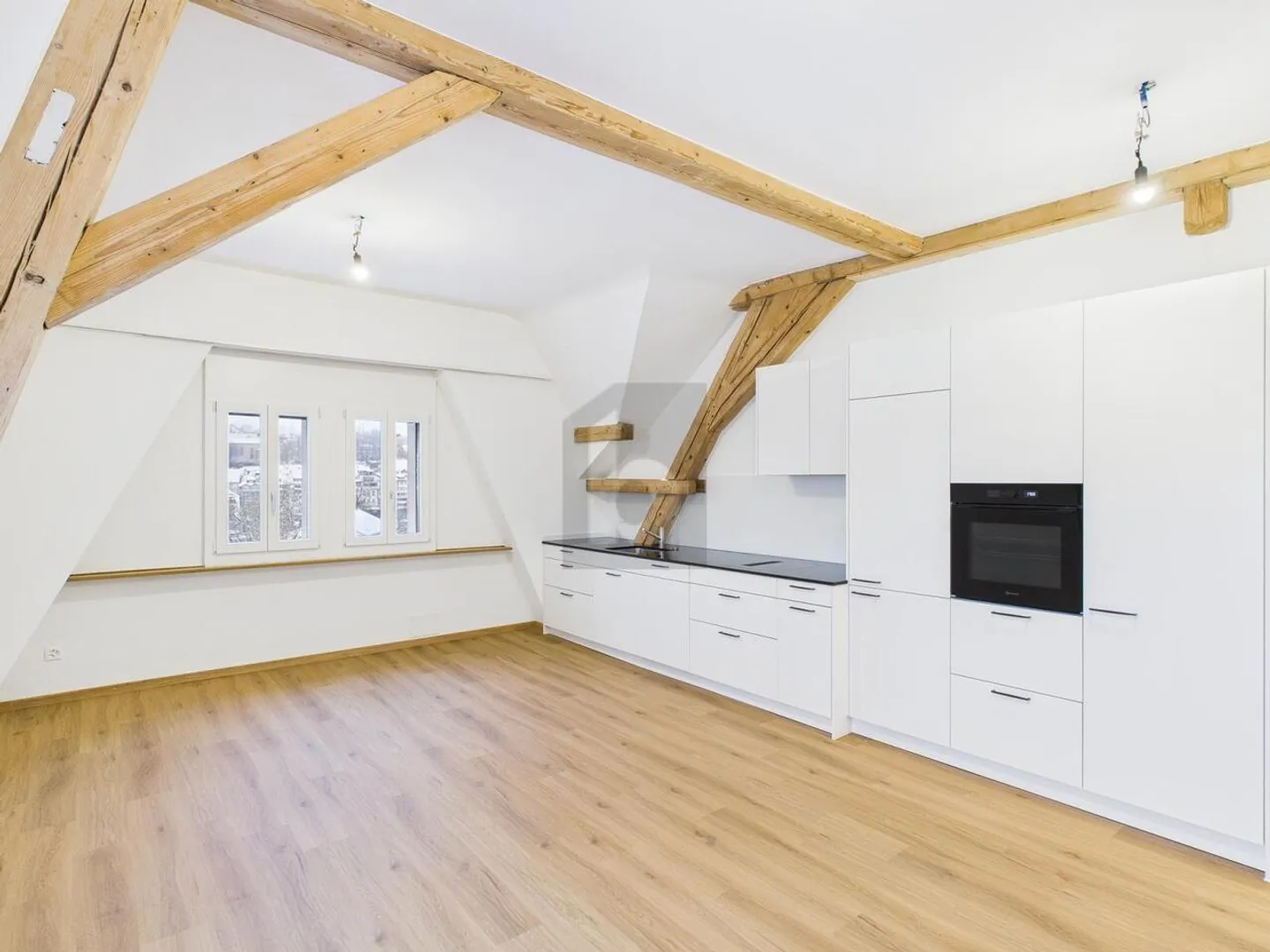 Penthouse for rent - Photo 1 of 6