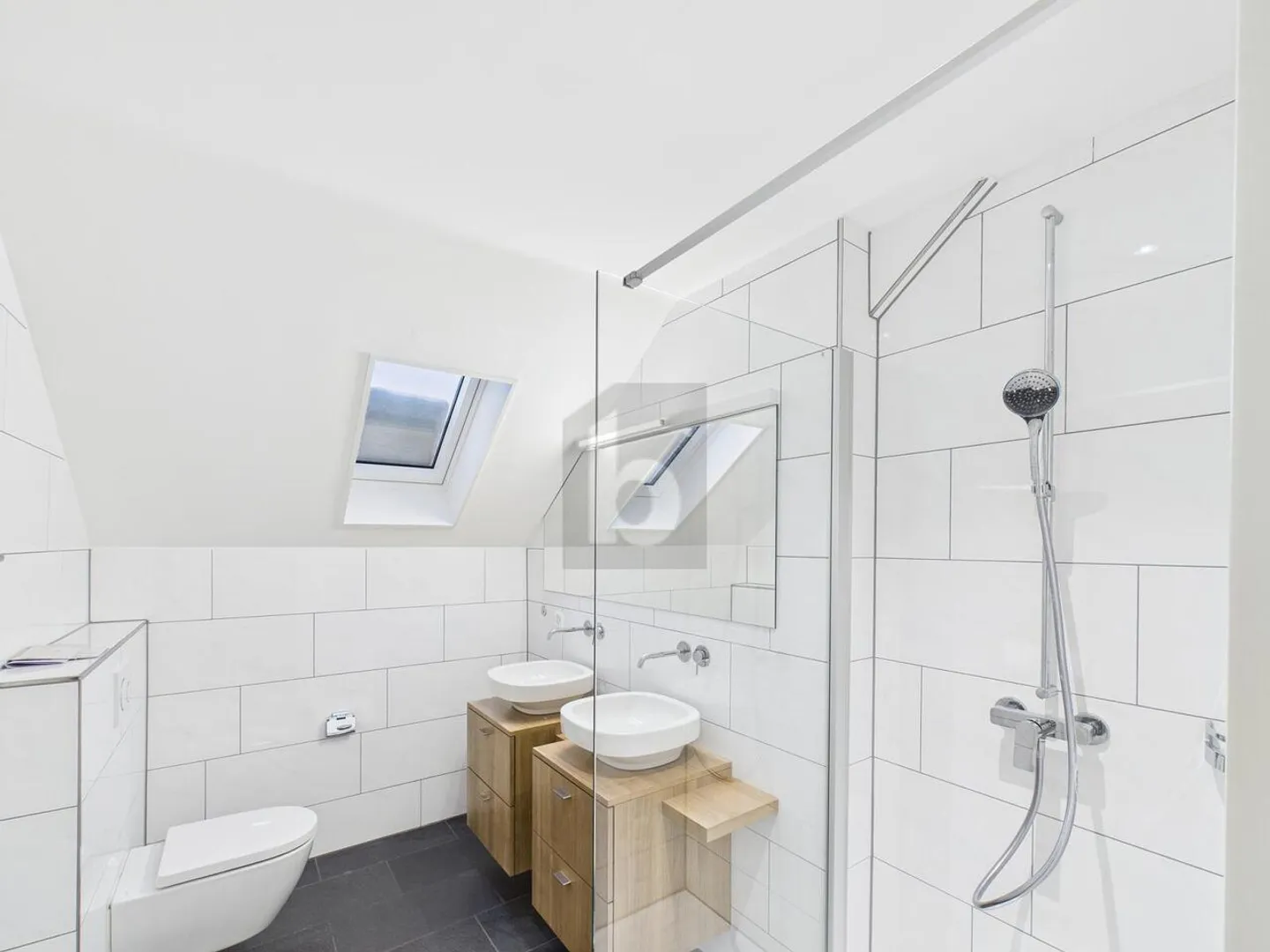 Penthouse for rent - Photo 3 of 6