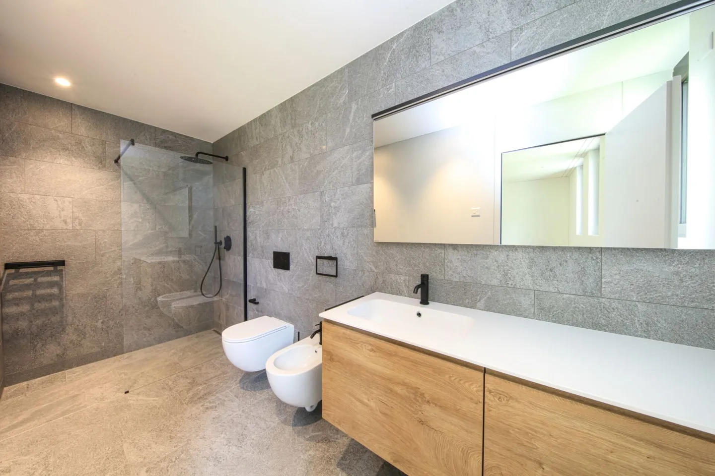 MINUSIO - New and elegant 4.5-room apartment with a large garden - Photo 11 of 22