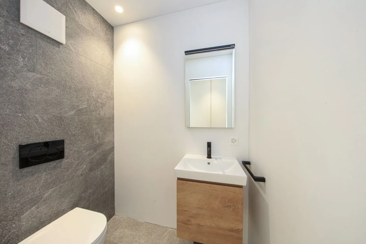 MINUSIO - New and elegant 4.5-room apartment with a large garden - Photo 9 of 22