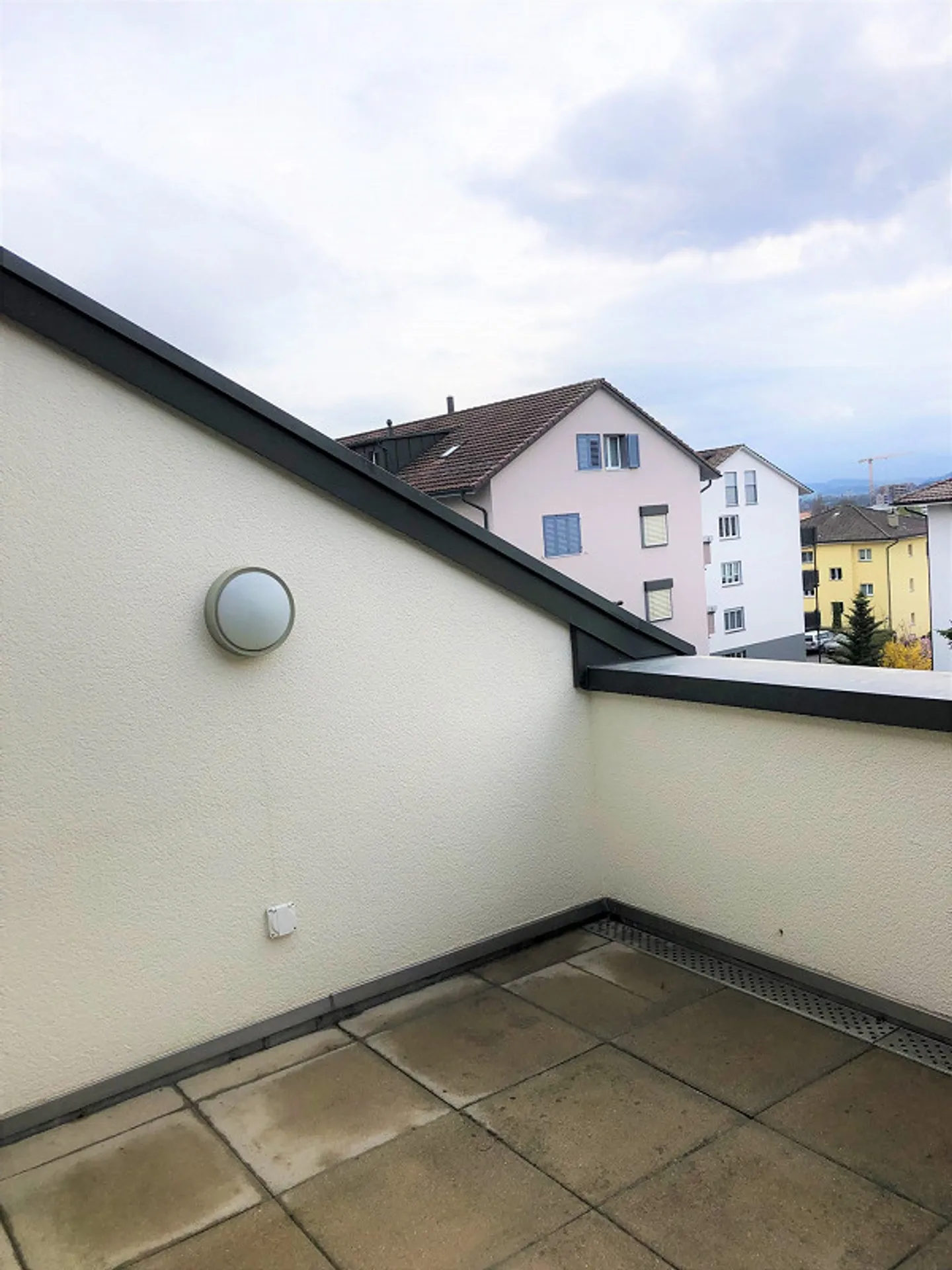 3.5-Zimmerdachwohnung mit schöner Aussicht - Photo 3 sur 24