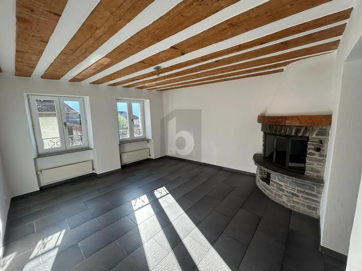 PRIX TOP ! APPARTEMENT DANS MAISON AVEC BELLE VUE ! - Photo 2 sur 6