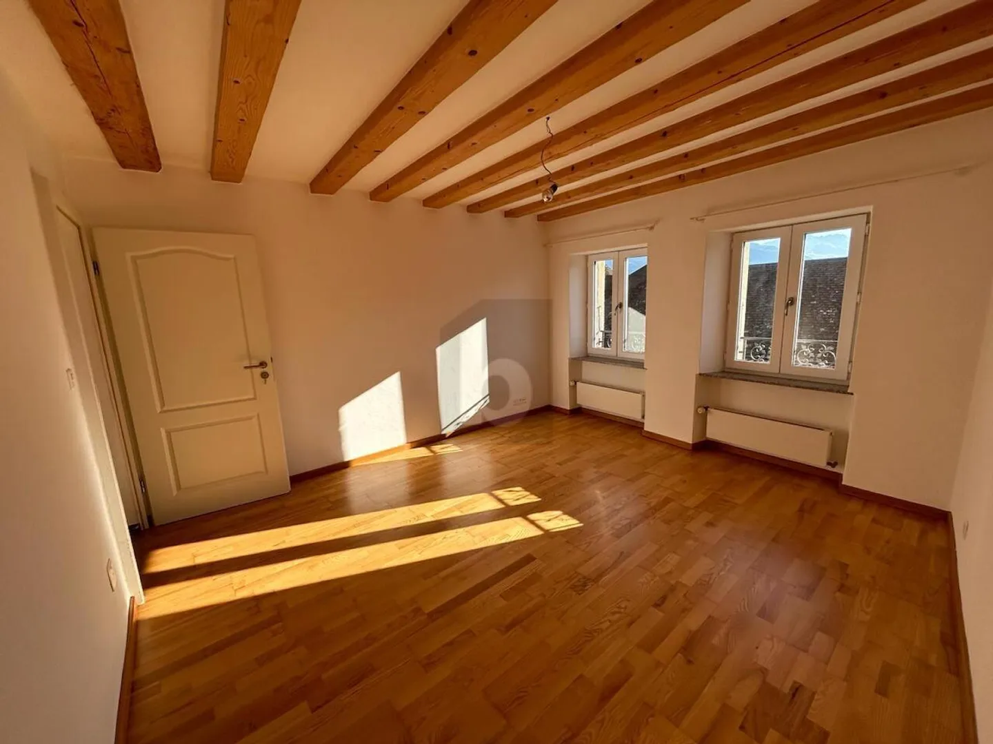 PRIX TOP ! APPARTEMENT DANS MAISON AVEC BELLE VUE ! - Photo 3 sur 6