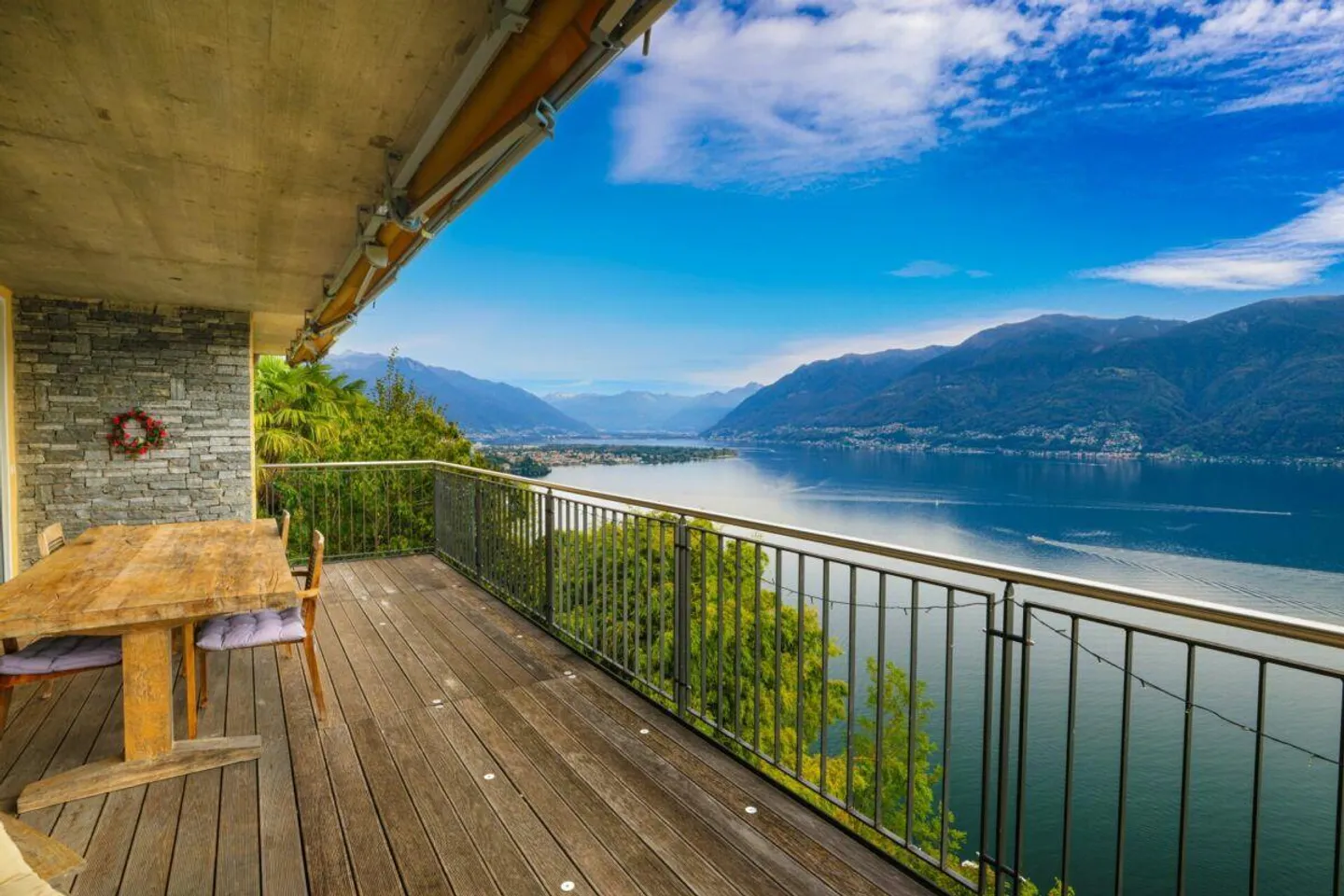 Villa with Stunning Lake View - Photo 11 of 16
