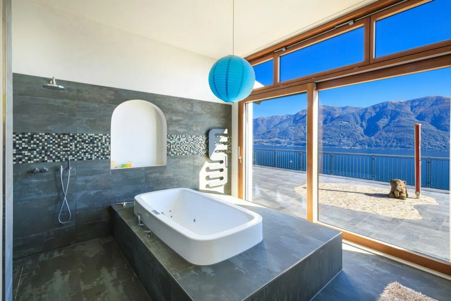 Villa with Stunning Lake View - Photo 12 of 16