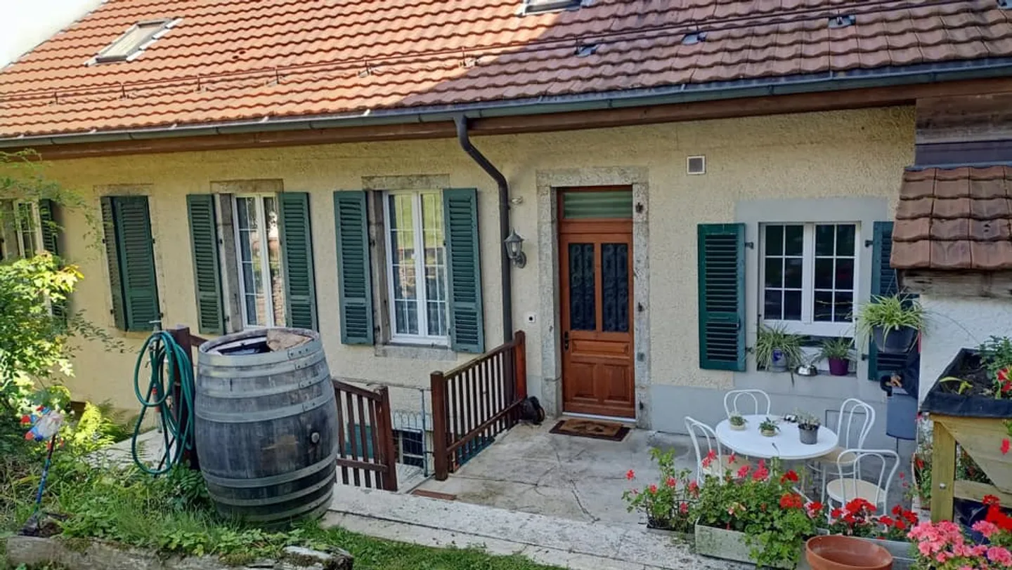 Nuovo prezzo! Spaziosa casa di villaggio con giardino e grande potenziale costruttivo - Foto 1 di 13