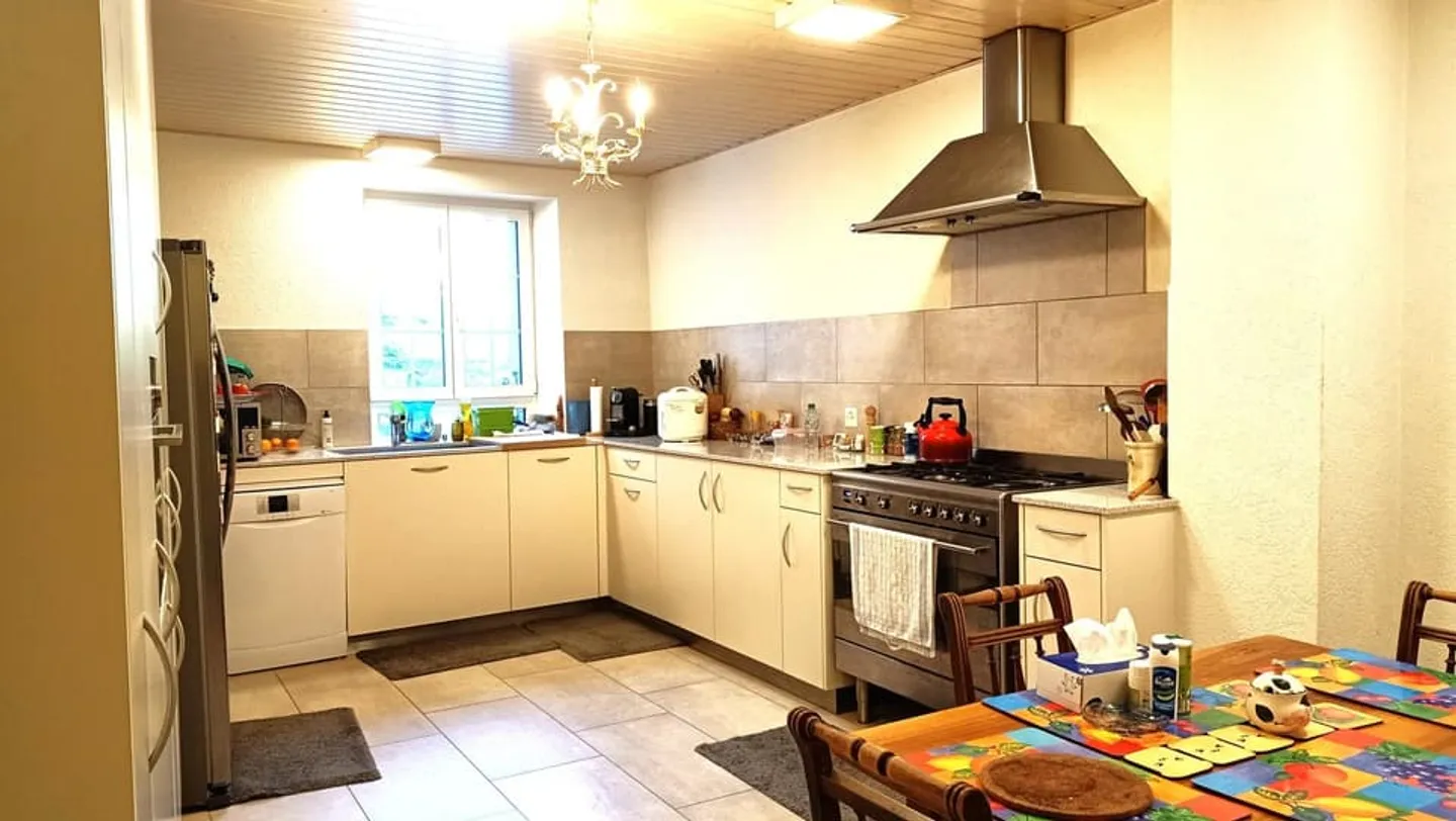 Nuovo prezzo! Spaziosa casa di villaggio con giardino e grande potenziale costruttivo - Foto 5 di 13