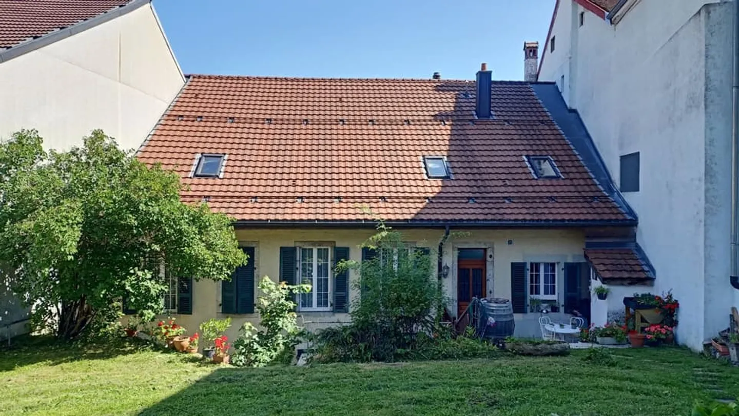 Nuovo prezzo! Spaziosa casa di villaggio con giardino e grande potenziale costruttivo - Foto 3 di 13