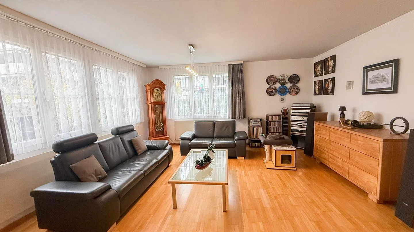 4 1/2 Zi.Wohnung mit Gartensitzplatz 30 m2 / bestens besonnte Wohnlage - Foto 3 von 7