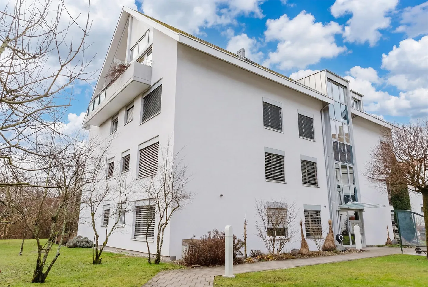 Grosszügige Dachwohnung mit aussergewöhnlicher Privatsphäre - Foto 1 von 10