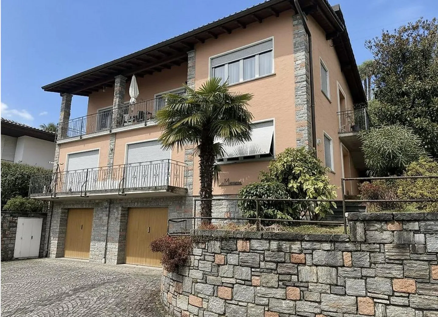 Bright apartment with lake view in Porza - Photo 1 of 11