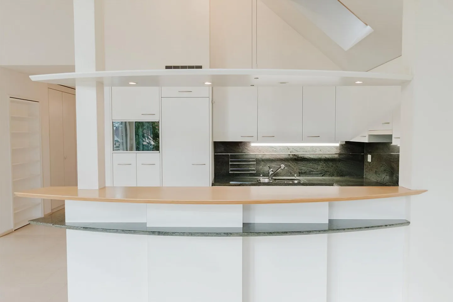 Grosszügige Dachwohnung mit aussergewöhnlicher Privatsphäre - Foto 6 von 10