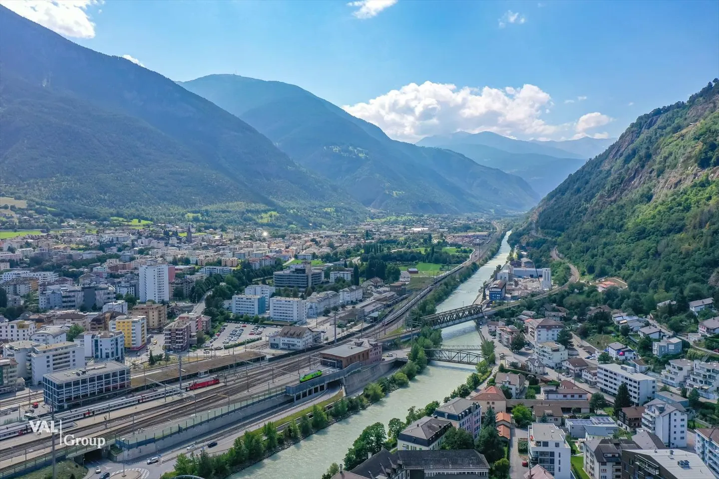 Central furnished studio with balcony for rent - Photo 9 of 10