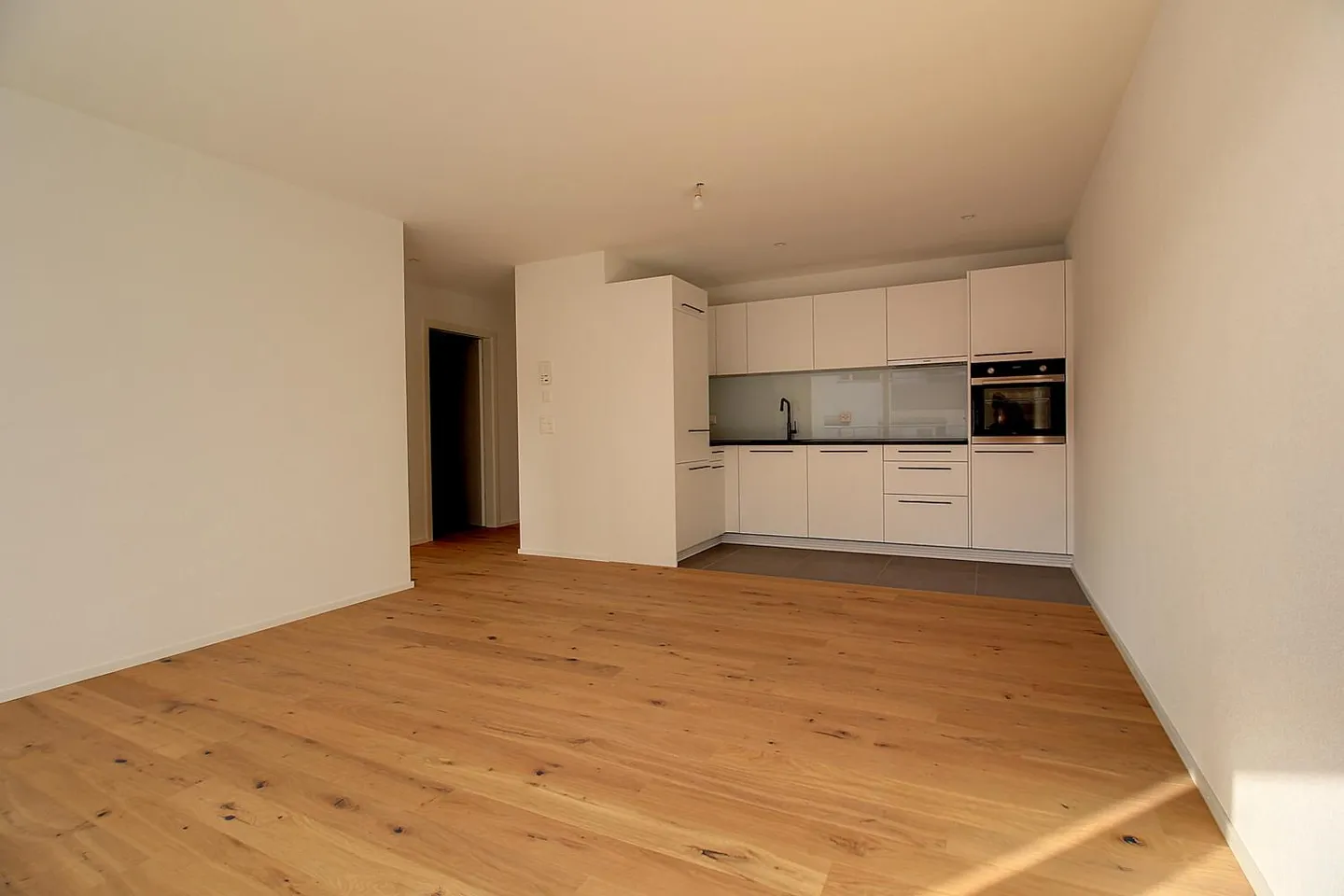 2.5 Room Apartment - Photo 2 of 9