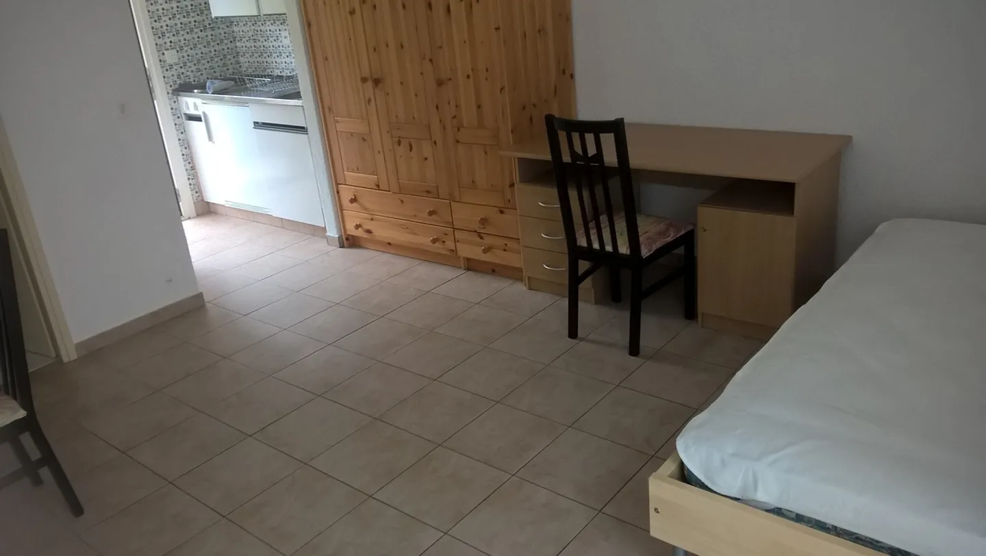 Apartment for rent - Photo 3 of 6
