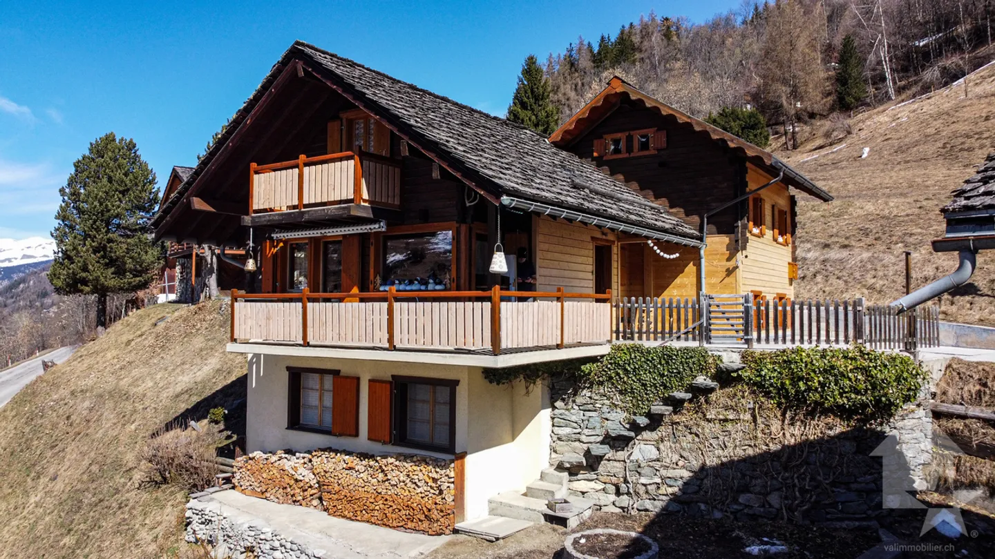 Pleasant chalet on three levels with panoramic view - Photo 1 of 29