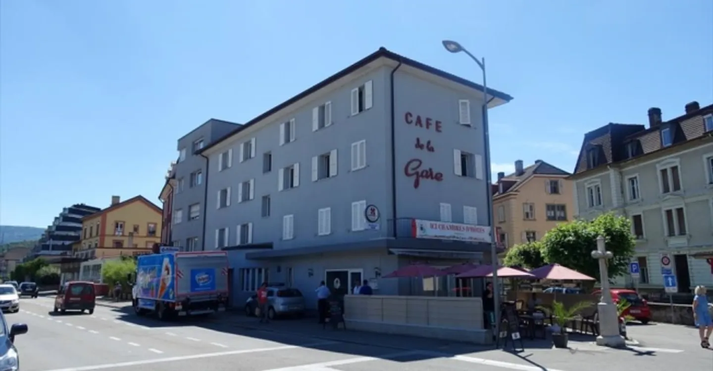 Edificio ad uso misto in affitto - Foto 2 di 2
