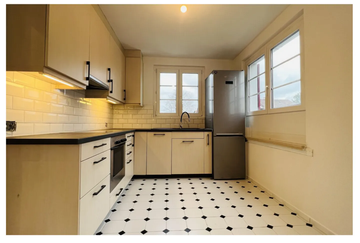 Charmante maison familiale de 6 pièces avec jardin et garage à Muttenz - Photo 2 sur 11