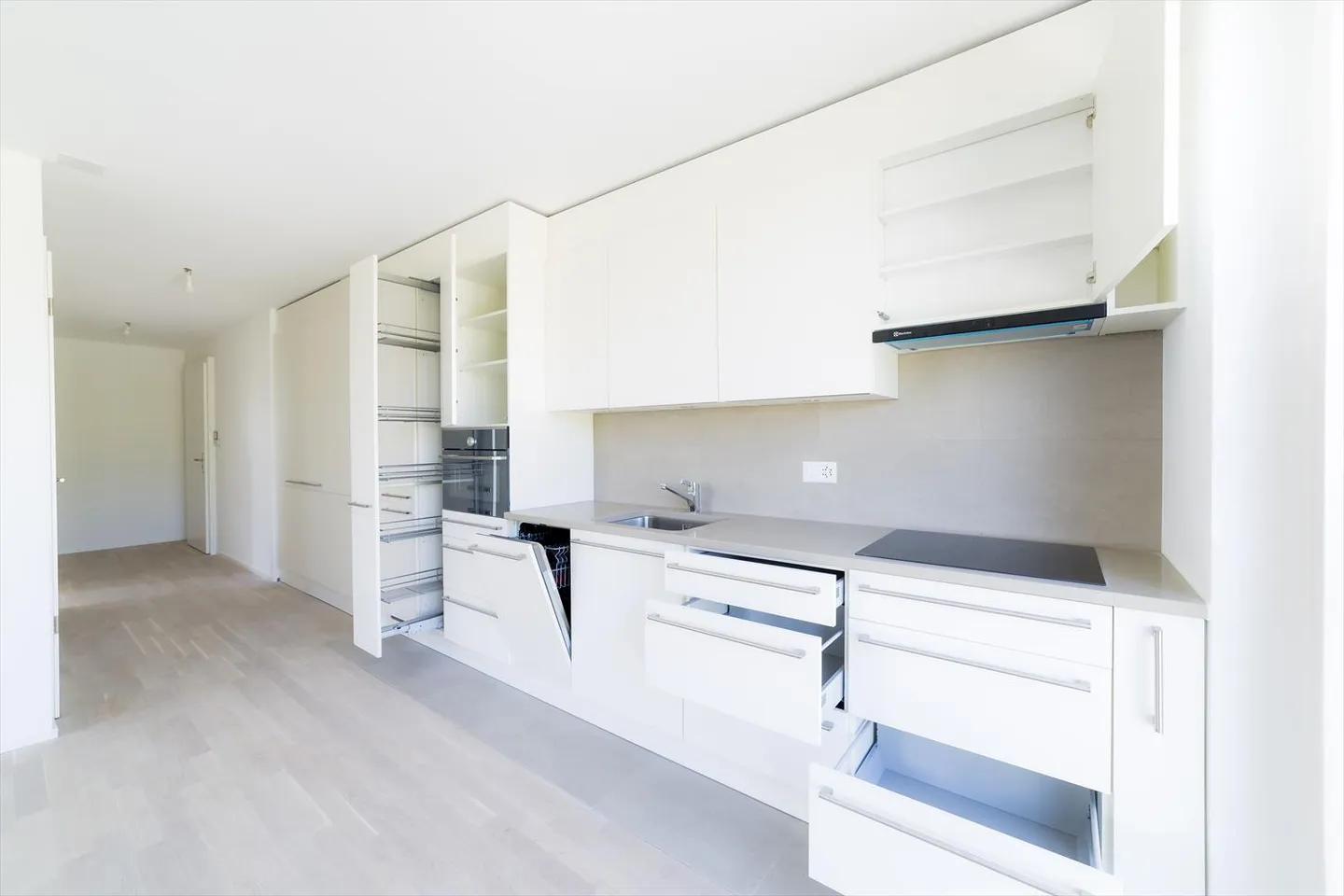 3.5 Room Apartment - Photo 3 of 7