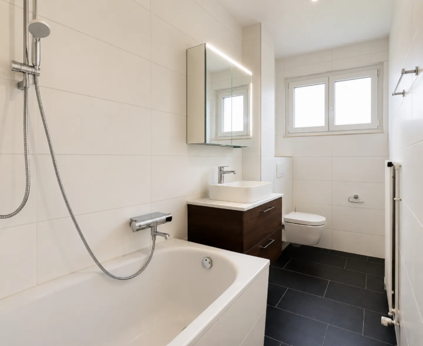 Charmante maison familiale de 6 pièces avec jardin et garage à Muttenz - Photo 4 sur 11