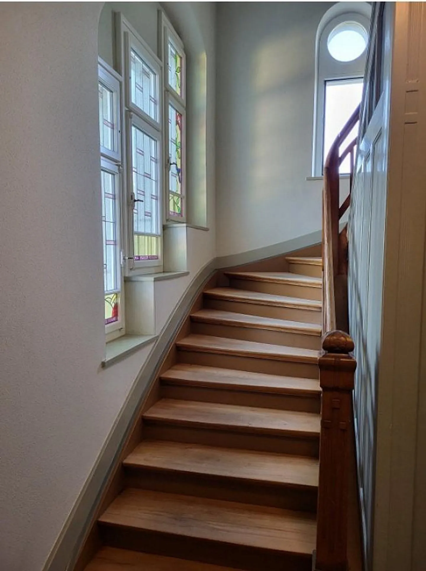 Appartamento in stile Liberty di 4,5 stanze con 2 balconi ad Arnegg - Foto 3 di 12