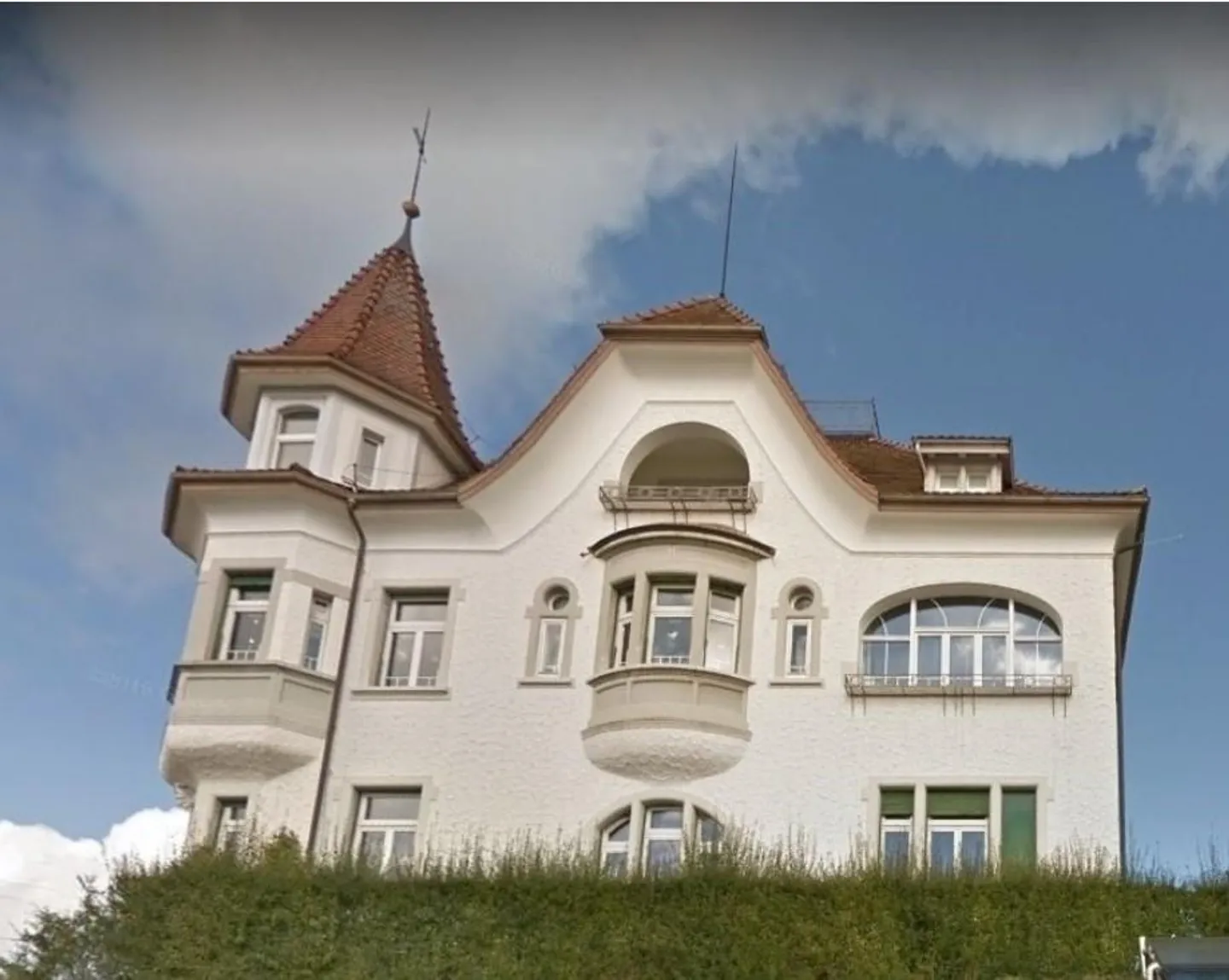 Appartamento in stile Liberty di 4,5 stanze con 2 balconi ad Arnegg - Foto 1 di 12