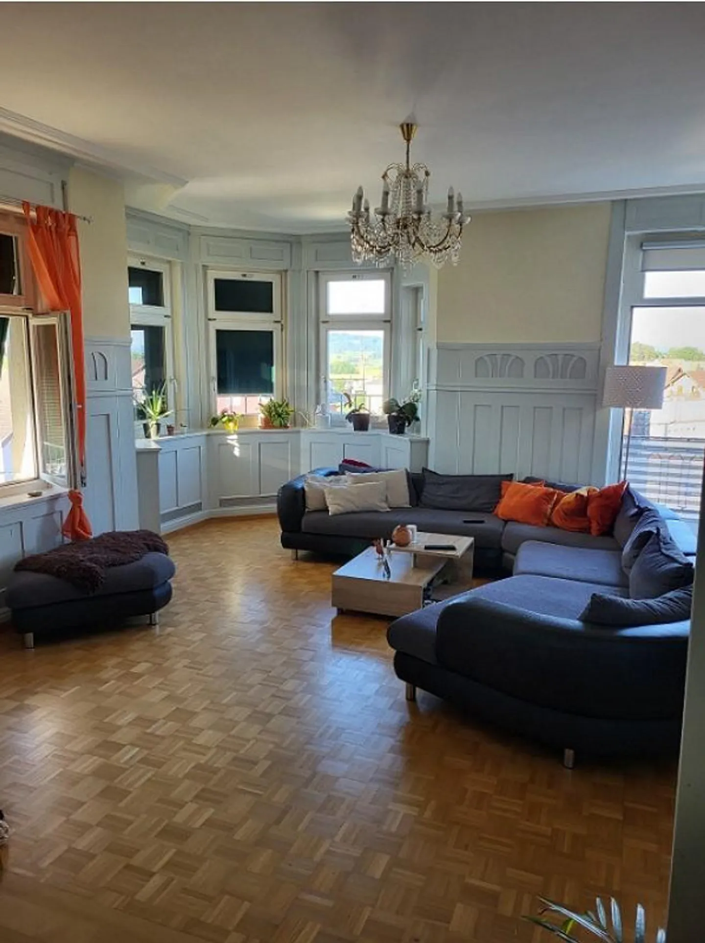 Appartamento in stile Liberty di 4,5 stanze con 2 balconi ad Arnegg - Foto 9 di 12