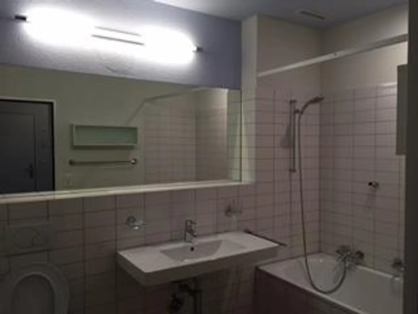 Appartement moderne avec balcon ensoleillé - Photo 5 sur 6