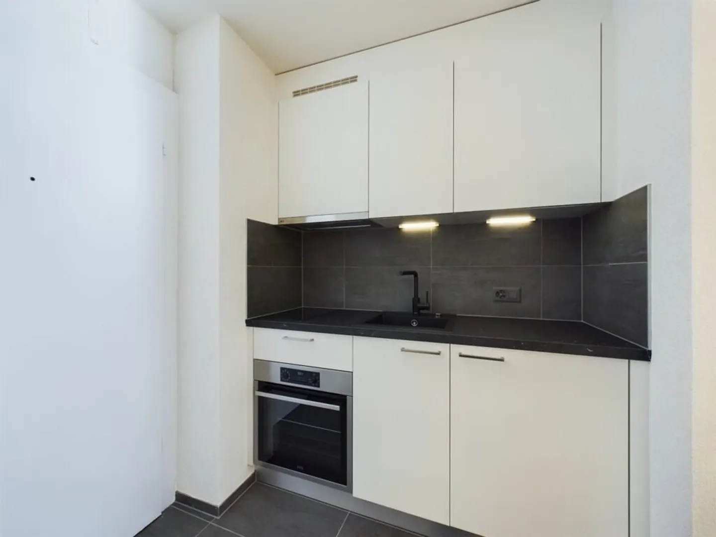 1-room apartment on the 4th floor with balcony in Morges - Photo 2 of 4