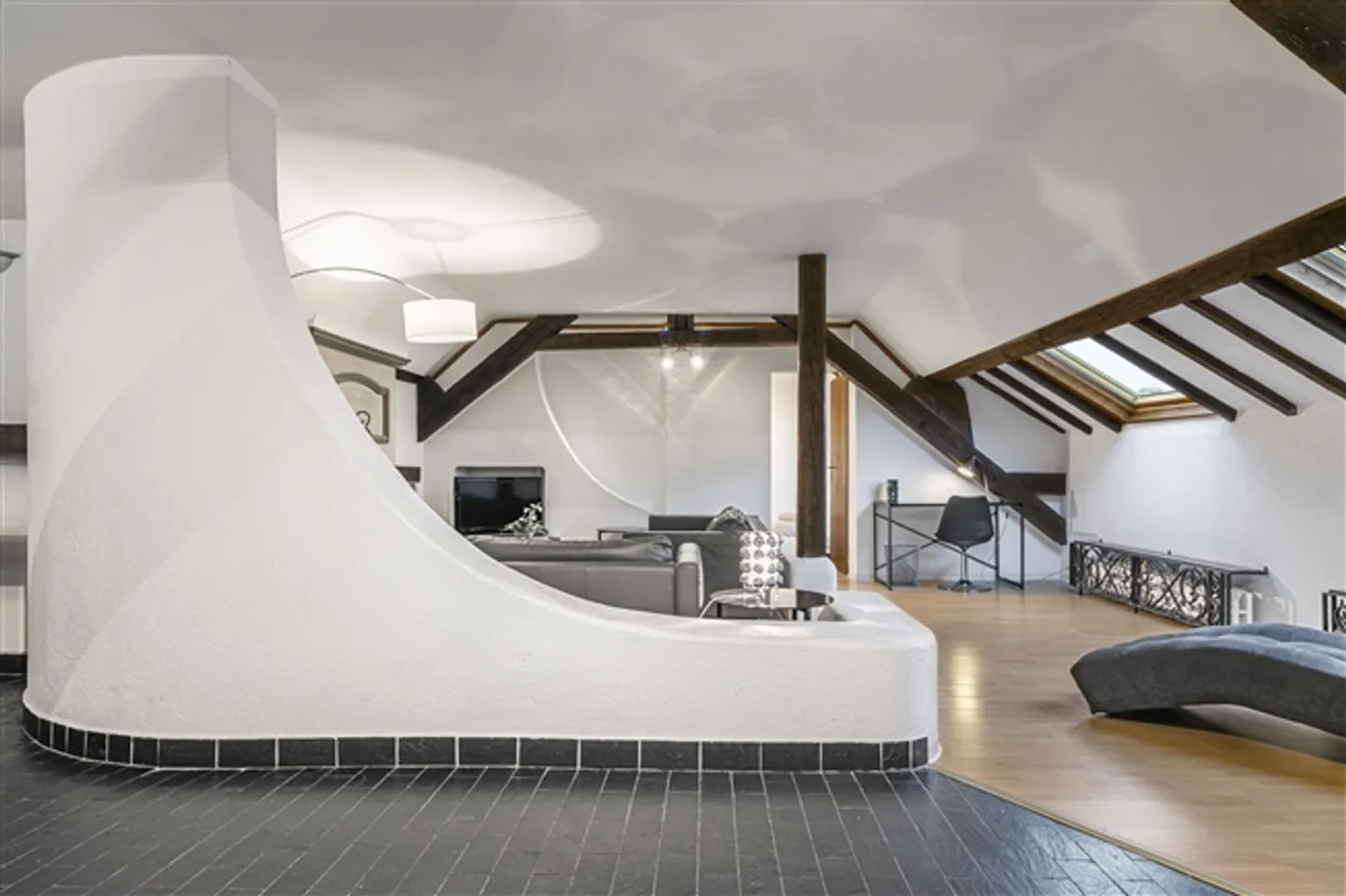 Charming High-Floor Apartment - Photo 6 of 15