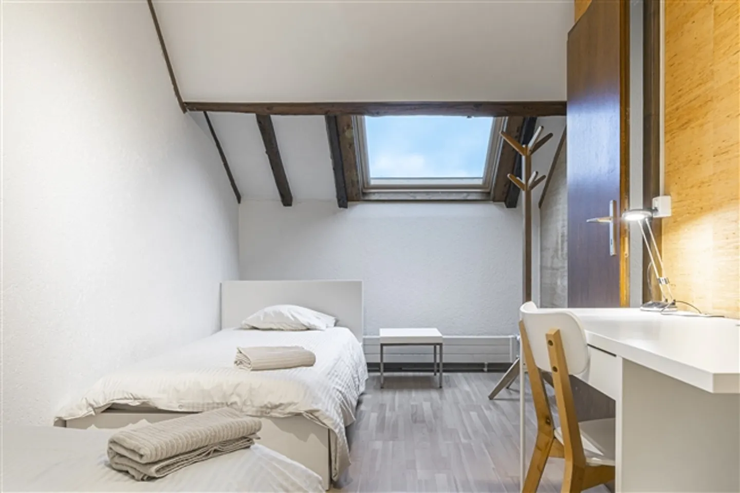 Charming High-Floor Apartment - Photo 11 of 15