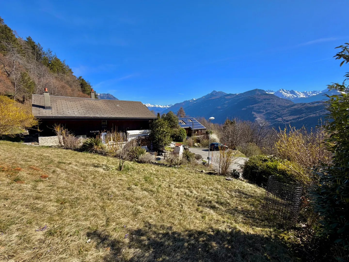 Charming semi-detached chalet with exceptional view in Ravoire, 5 minutes from Martigny - Photo 10 of 13
