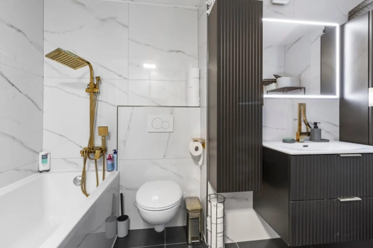 Appartement chic 3½ pièces dans un emplacement très calme et proche de la ville - Photo 10 sur 12