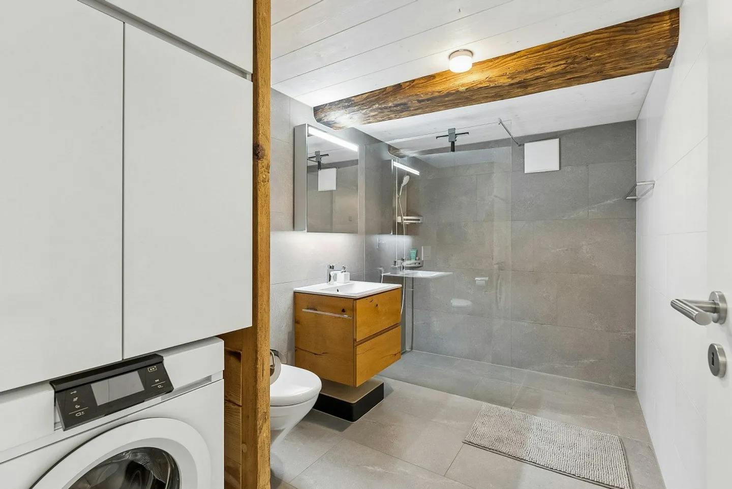 As good as new 5-room middle-Flarzhaus with garden seating area - Photo 6 of 13