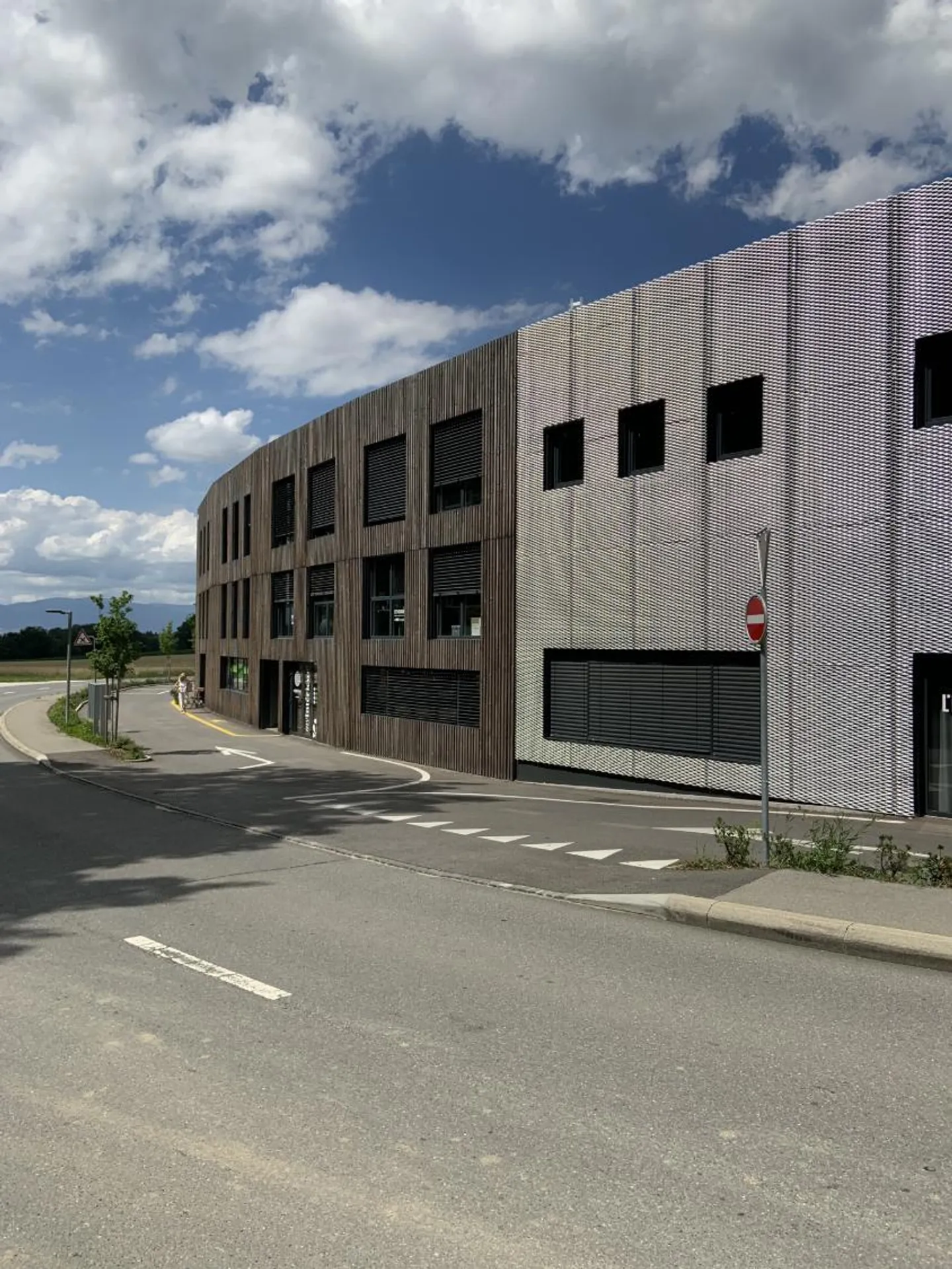 Espace industriel avec bureau - Photo 2 sur 2