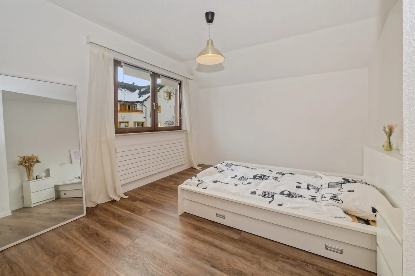 Grosszügiges 7.5-Zimmer-Generationenhaus mit Gartenparadies in Wetzikon - Foto 4 di 6