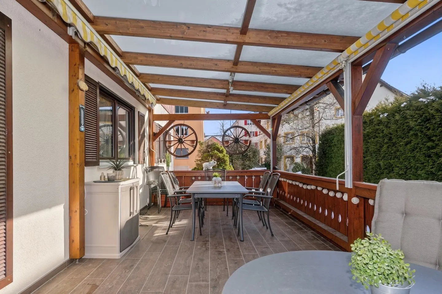 Grosszügiges 7.5-Zimmer-Generationenhaus mit Gartenparadies in Wetzikon - Foto 6 di 6