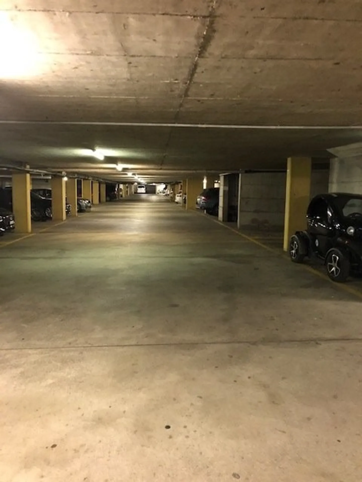 Tiefgarageplatz in Zürich-Affoltern mieten - Foto 2 von 2