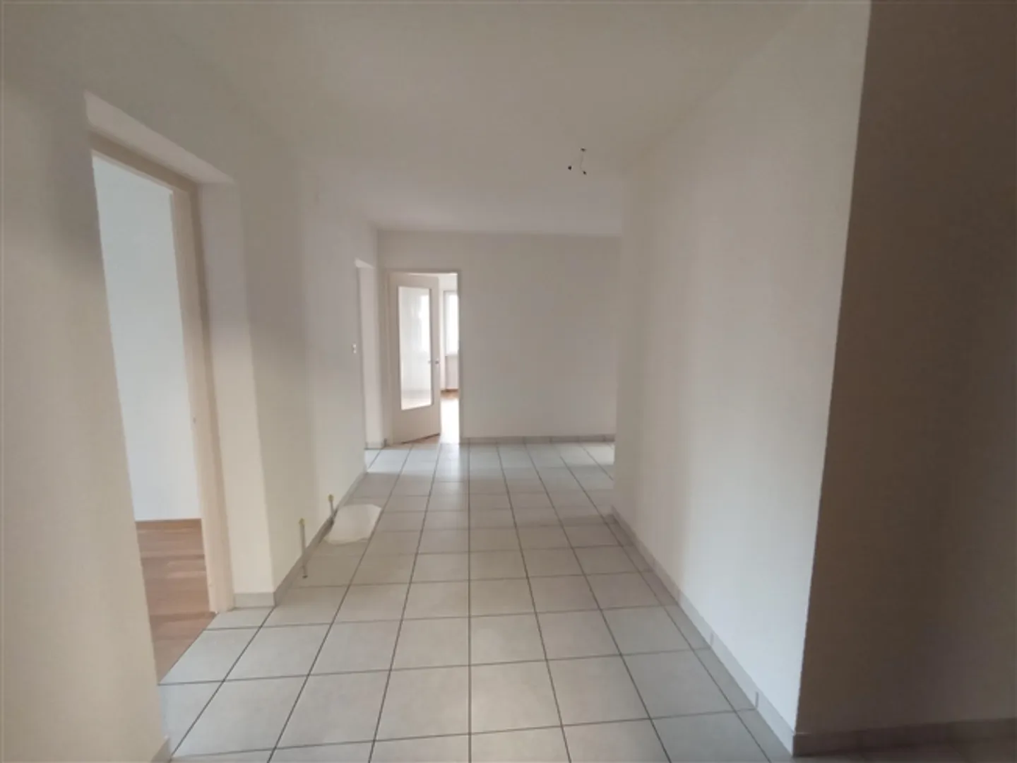 Belle appartement de 4,5 pièces, récemment rénové au rez-de-chaussée - Photo 1 sur 9