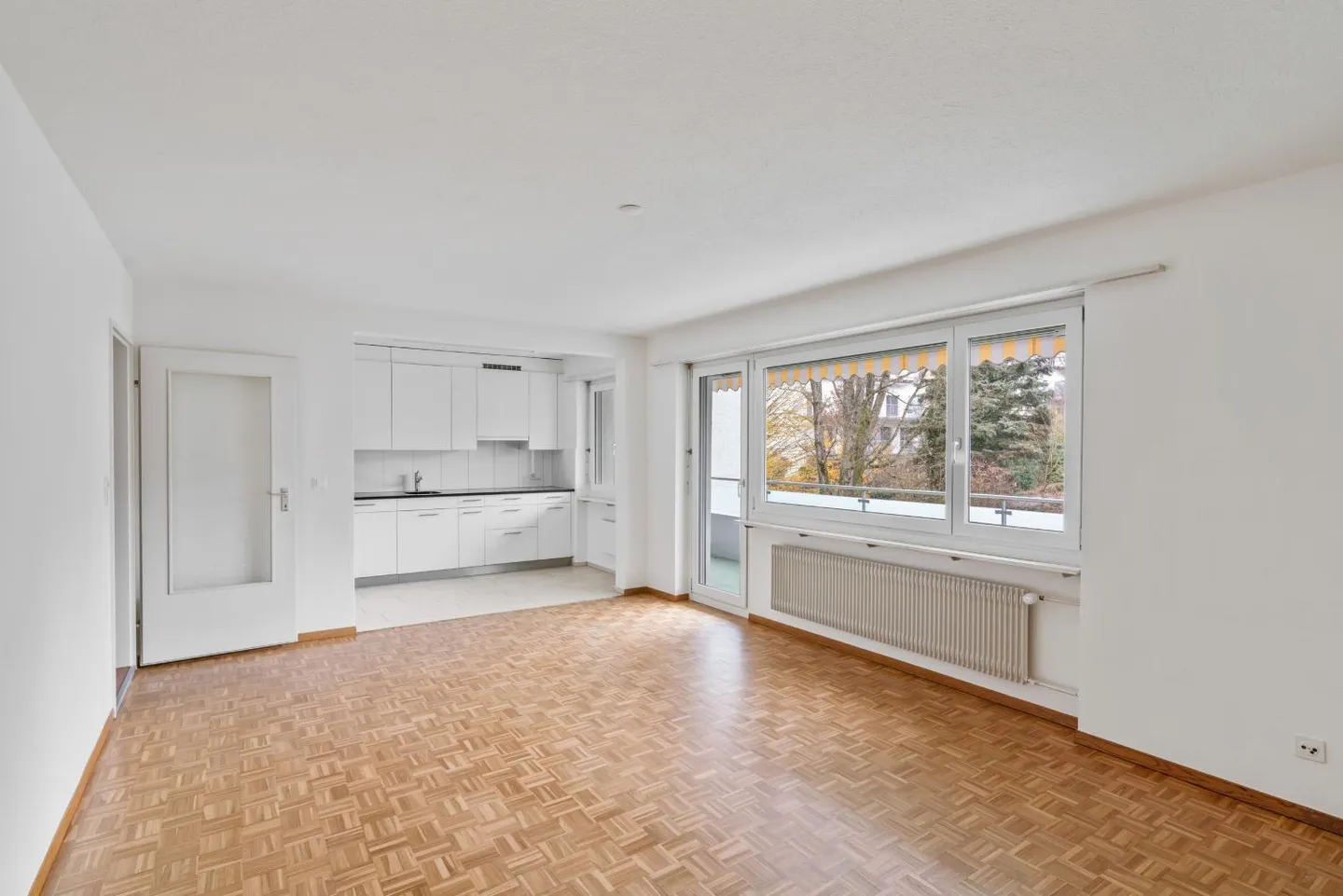Charming 3.5 Room Apartment - Photo 2 of 9