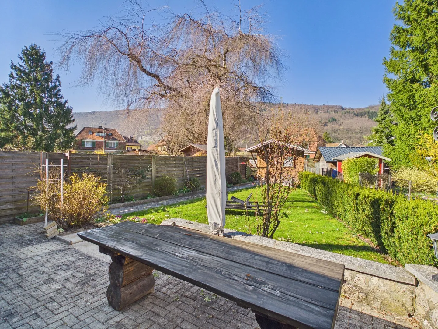 Tolle Einfamilienhaus mit grossen Garten - Foto 1 di 13