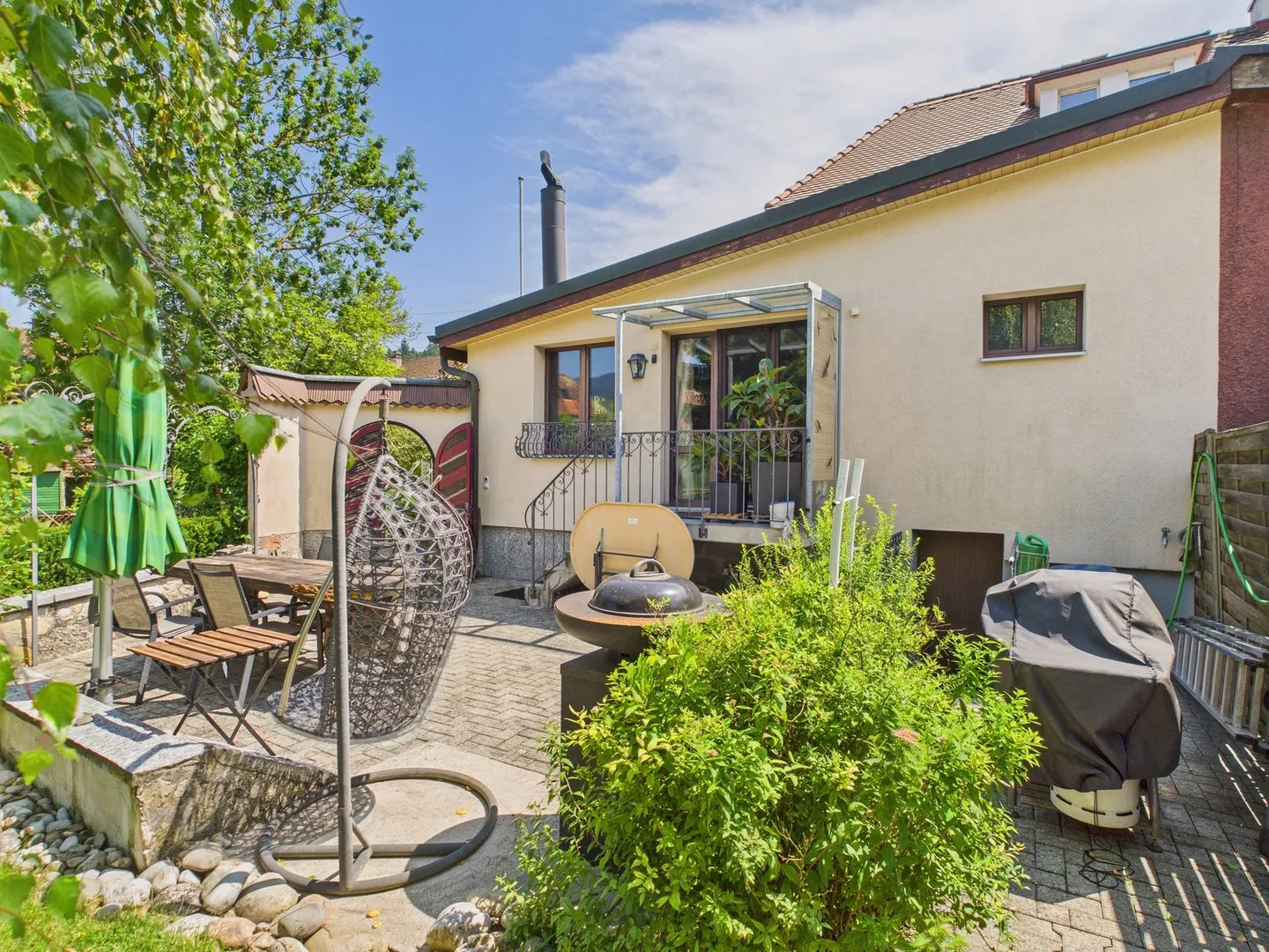 Tolle Einfamilienhaus mit grossen Garten - Foto 2 di 13