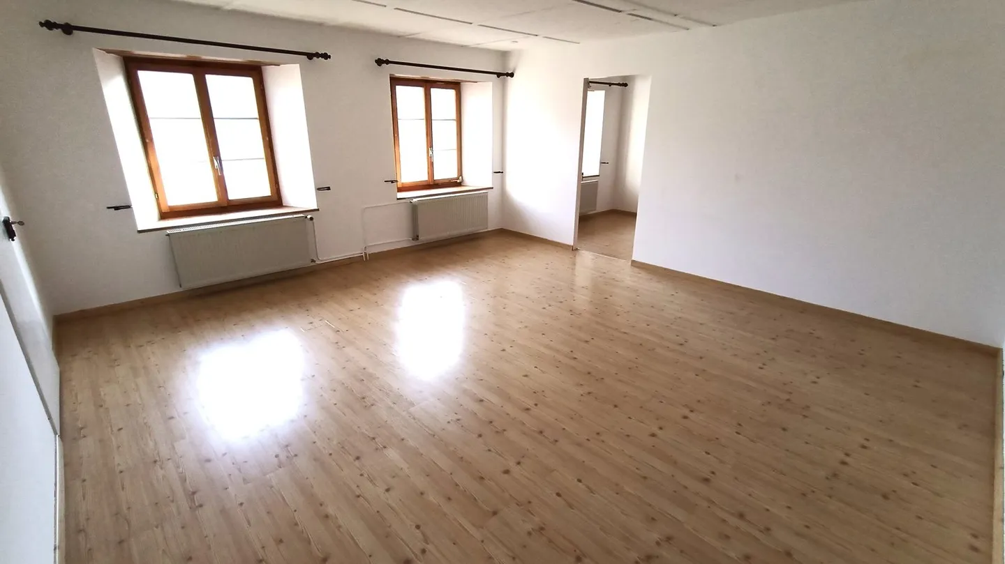 Belle ferme avec deux appartements de 300 m2 et 220 m2 de grange et de paddock - Photo 25 sur 42